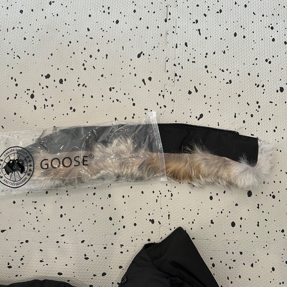 Canada Goose Wyndham Men’s Parka w/ Fur in Original Packaging - Picture 3 of 7